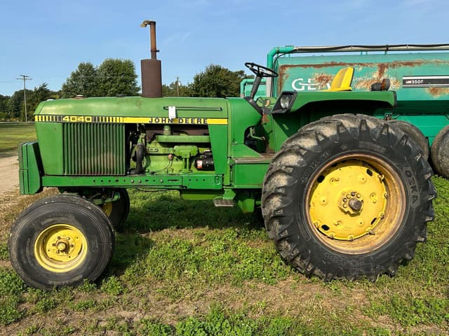 Image of John Deere 4040 equipment image 1