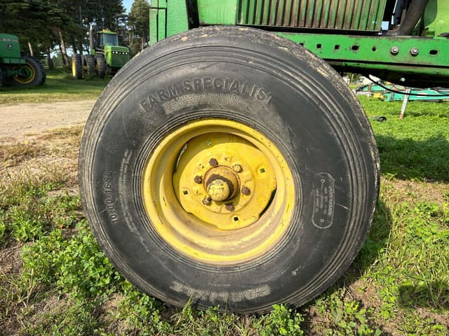 Image of John Deere 4040 equipment image 2