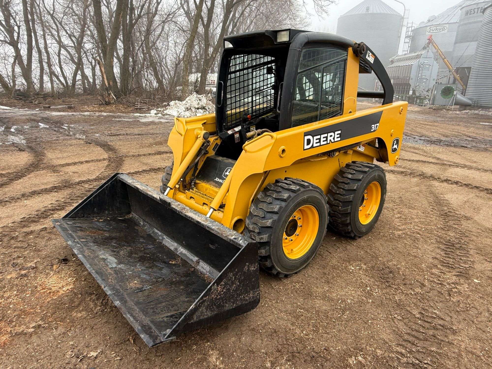 John Deere 317 Equipment Image0