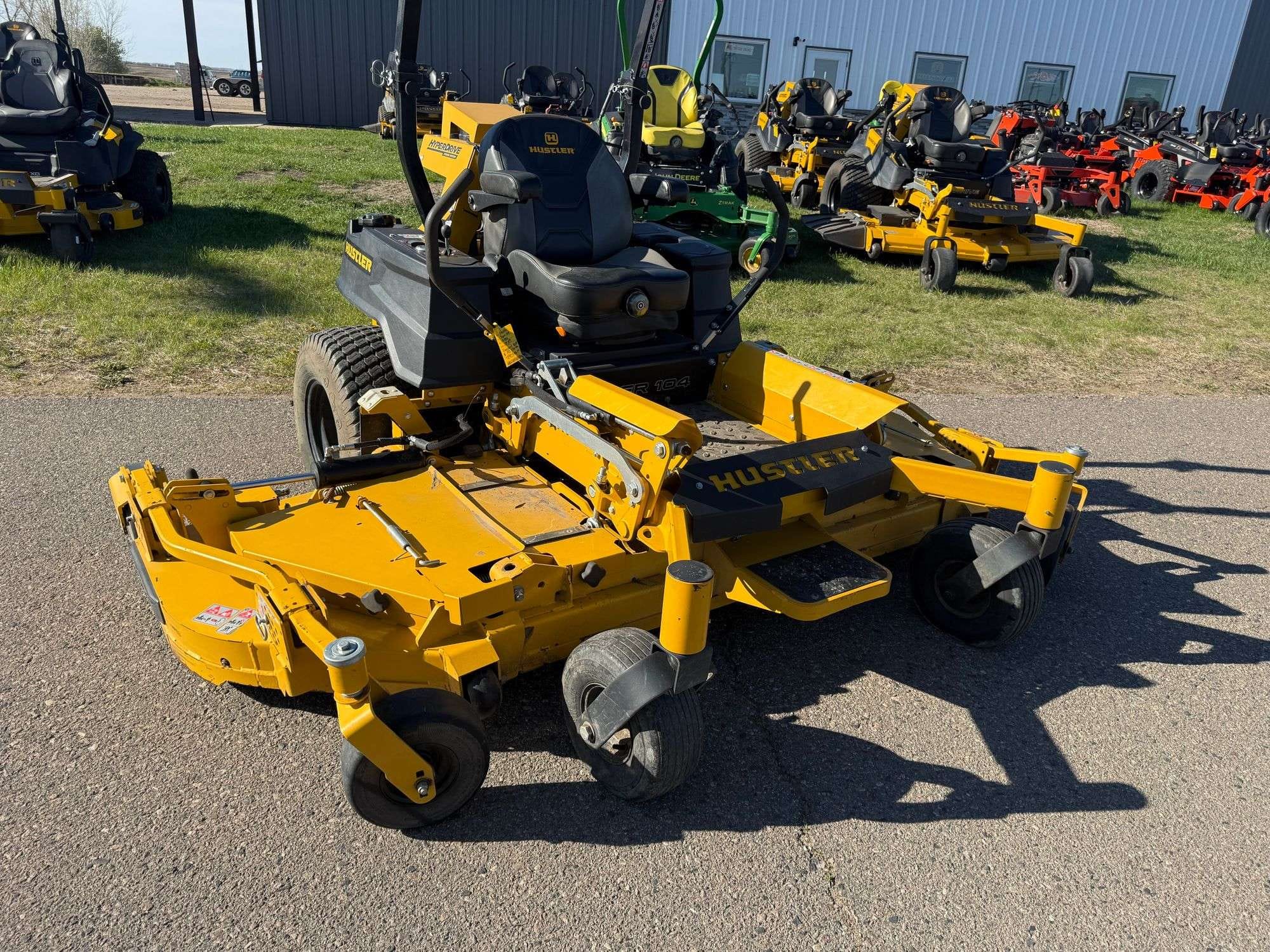 2023 Hustler Super 104 Equipment Image0