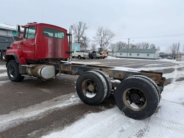 Image of Ford L9000 equipment image 2