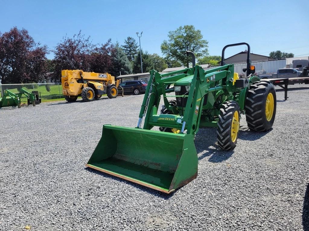 2015 John Deere 5065E Equipment Image0