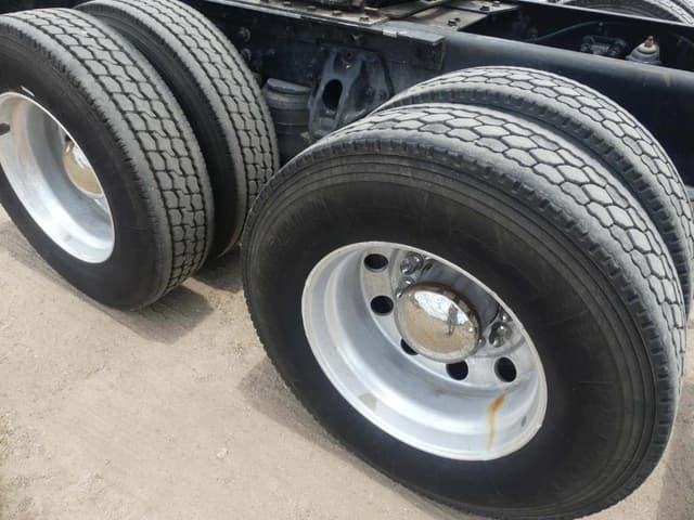 Image of Kenworth T680 equipment image 4