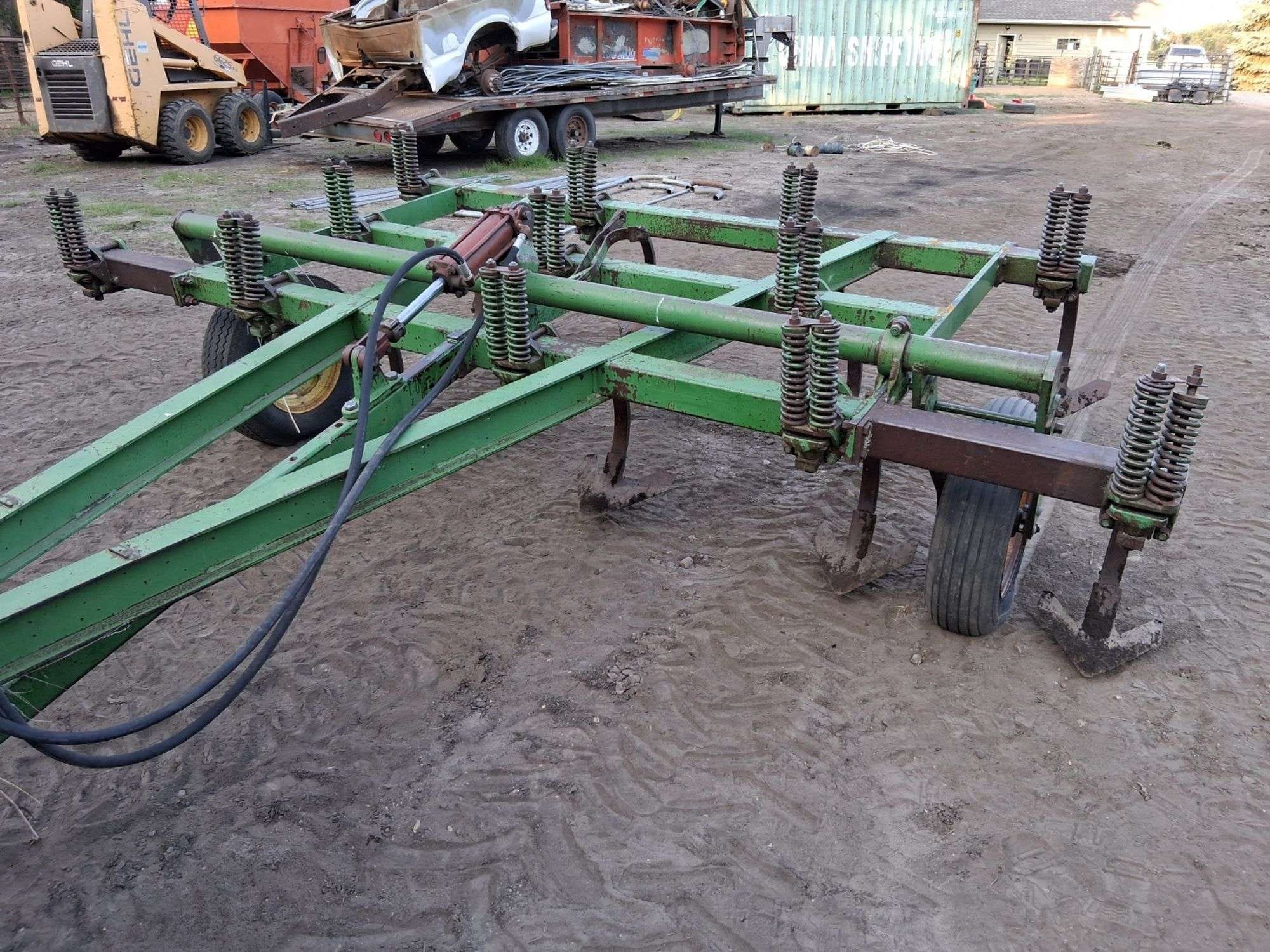 2012 John Deere 100 Equipment Image0