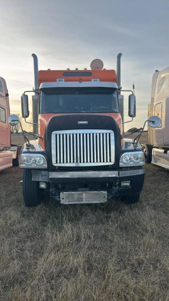 2000 Freightliner Century Equipment Image0