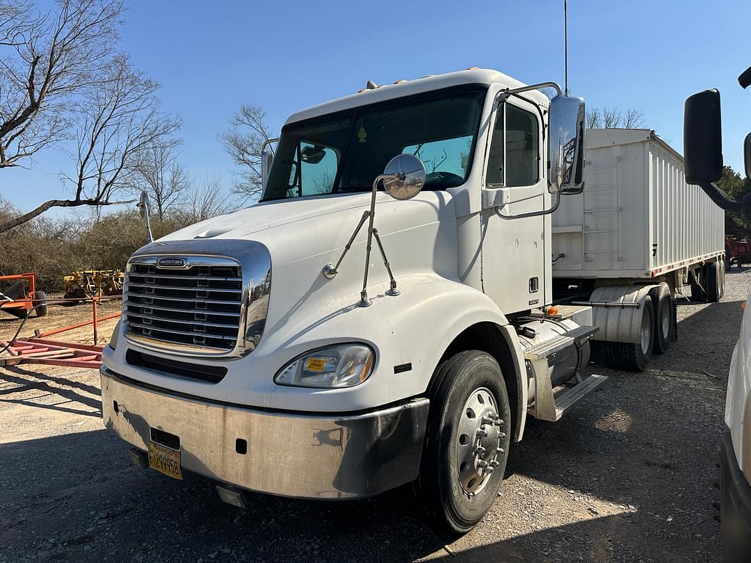 Image of Freightliner Cascadia Primary image