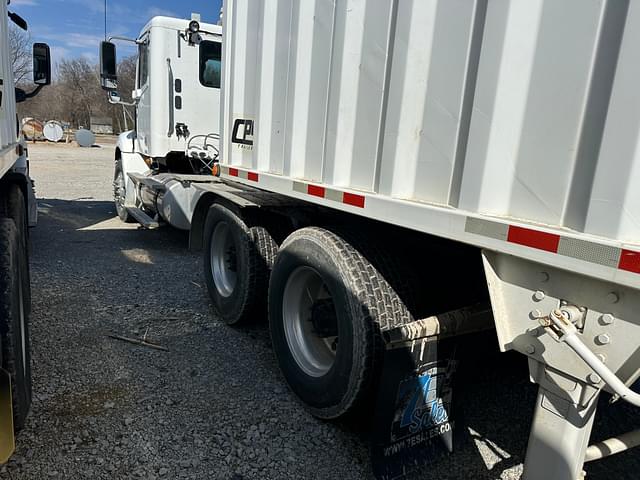 Image of Freightliner Cascadia equipment image 3