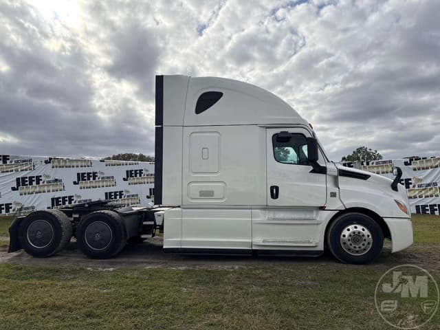 Image of Freightliner Cascadia equipment image 3