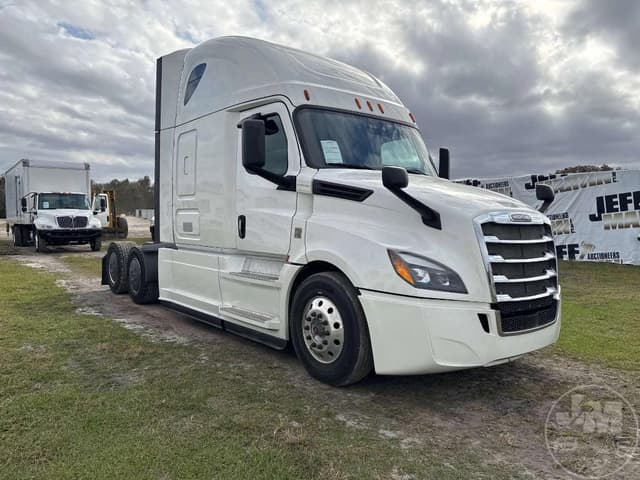 Image of Freightliner Cascadia equipment image 2