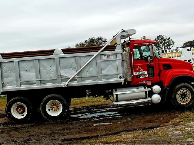 Image of Mack Granite CV713 equipment image 3