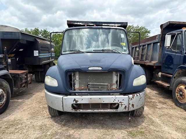 Image of Freightliner M2 106 equipment image 2