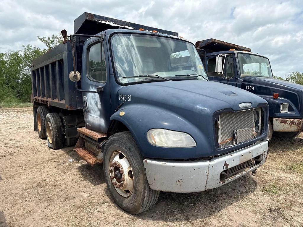 Image of Freightliner M2 106 Primary image