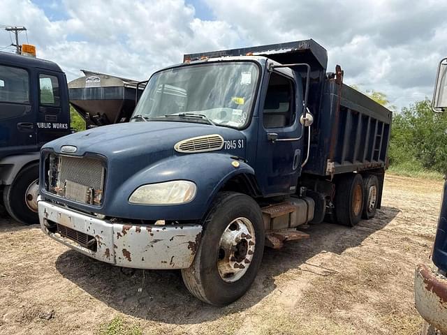 Image of Freightliner M2 106 equipment image 1