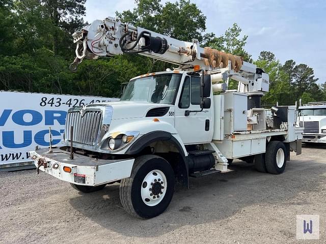 Image of International 7400 equipment image 1