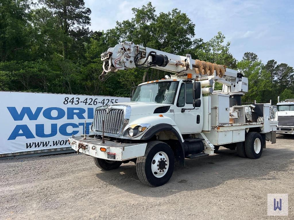 Image of International 7400 Primary image