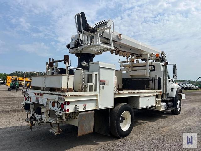 Image of International 7400 equipment image 4