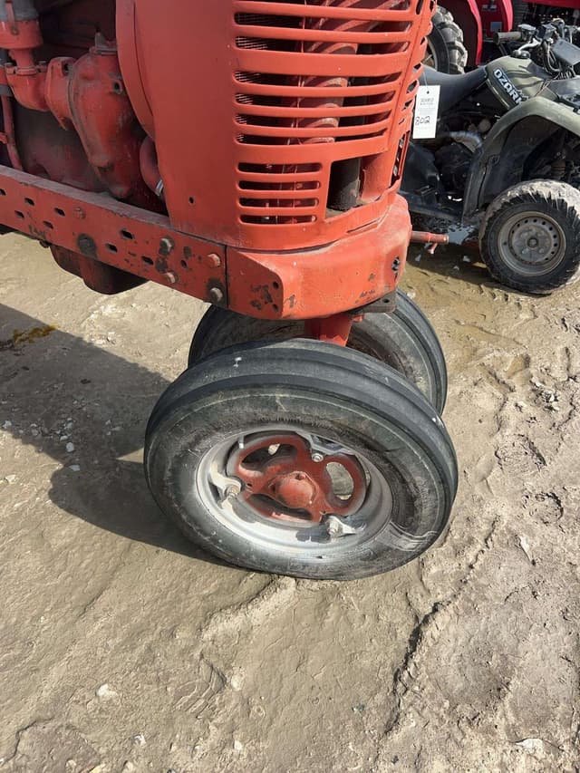 Image of Farmall M equipment image 4