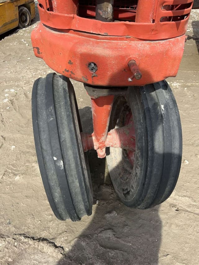 Image of Farmall M equipment image 3