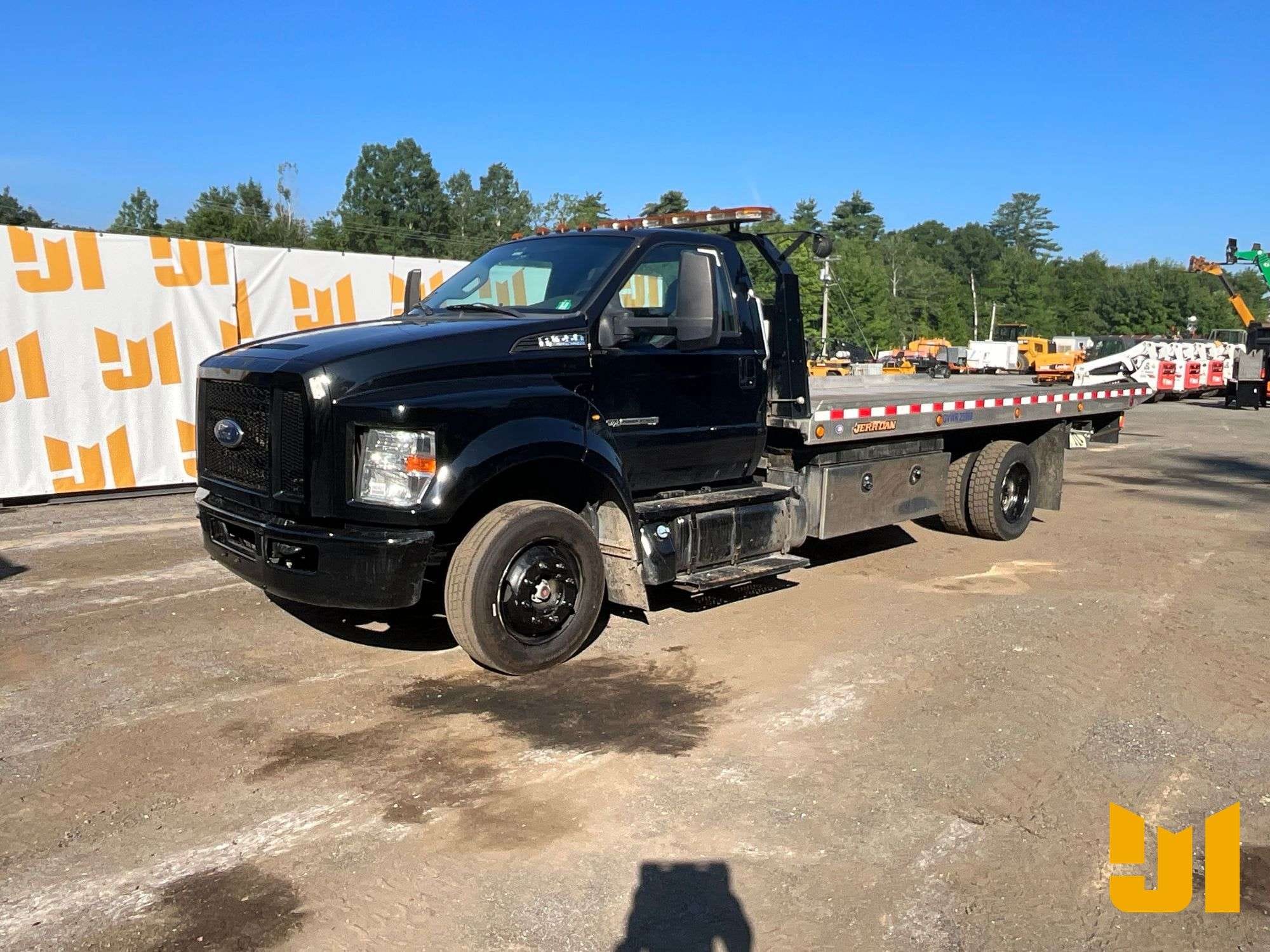 2017 Ford F-650 Equipment Image0