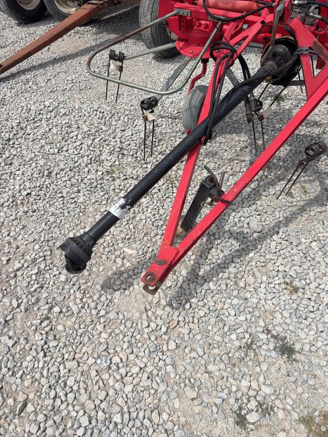 Image of Massey Ferguson 1617 equipment image 4
