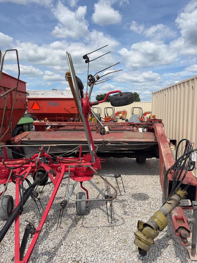 Image of Massey Ferguson 1617 equipment image 2