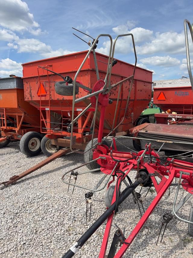 Image of Massey Ferguson 1617 equipment image 3