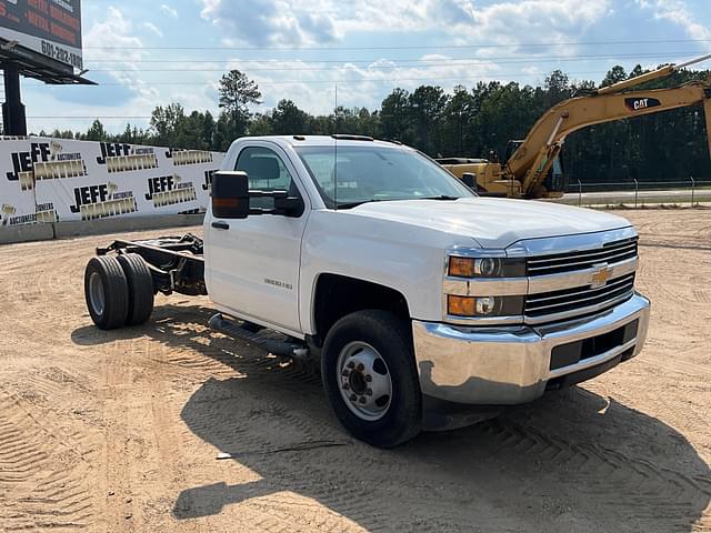 Image of Chevrolet 3500HD equipment image 2