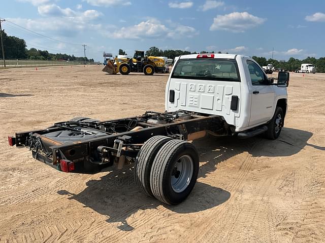 Image of Chevrolet 3500HD equipment image 4