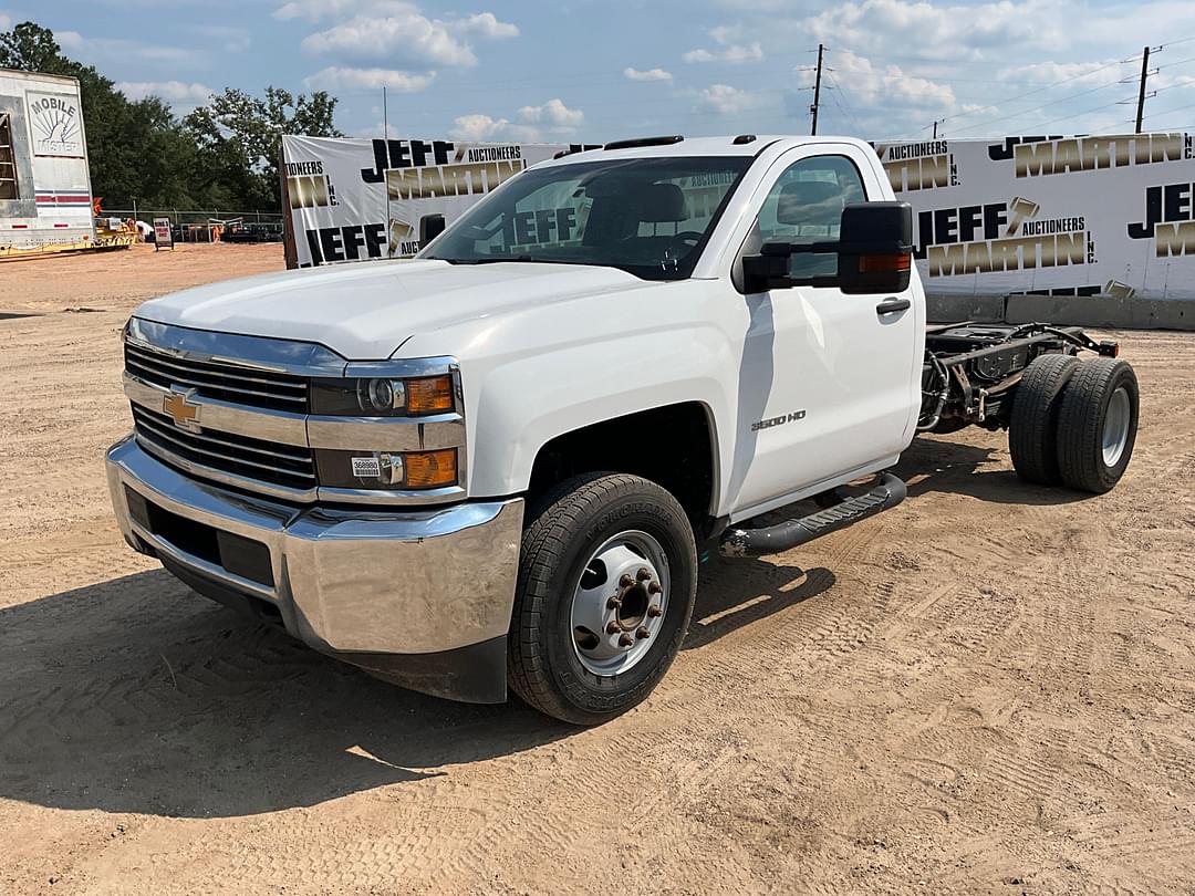 Image of Chevrolet 3500HD Primary image