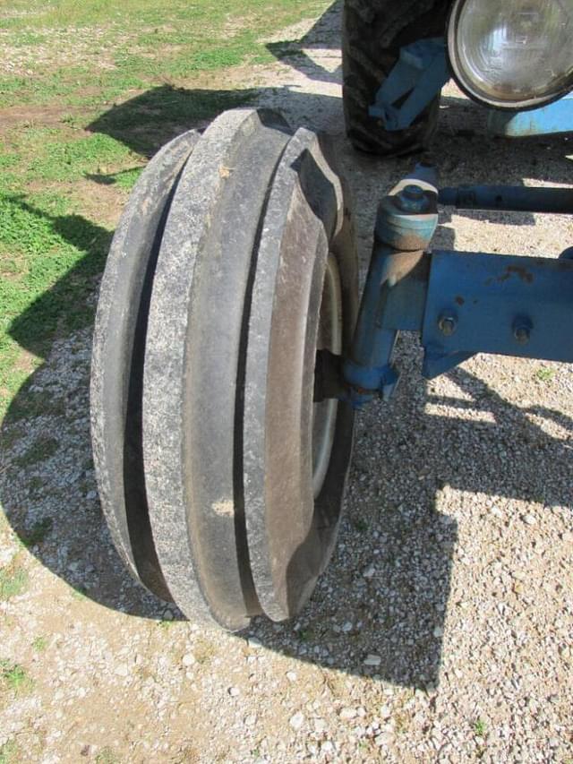 Thumbnail image Ford 8210 18