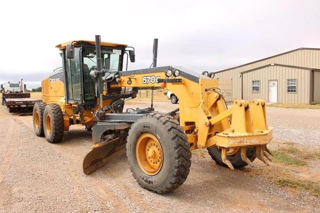 Image of John Deere 670G equipment image 1