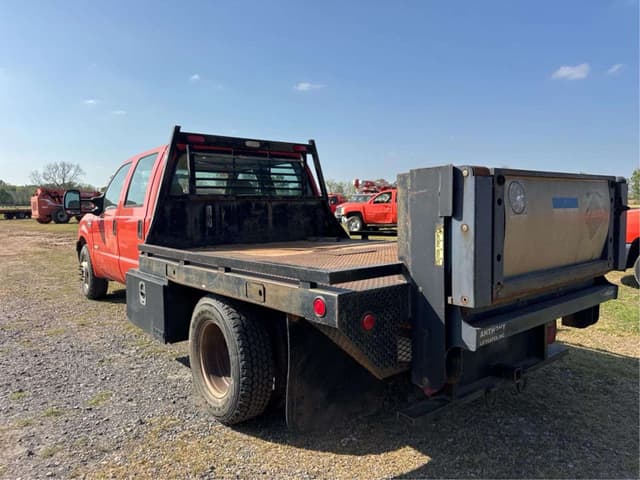 Image of Ford F-350 equipment image 2