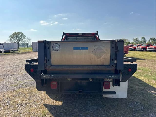 Image of Ford F-350 equipment image 3