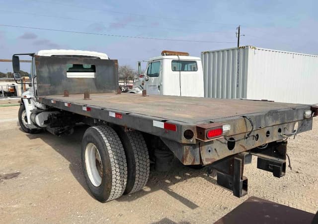 Image of International 4300 equipment image 3