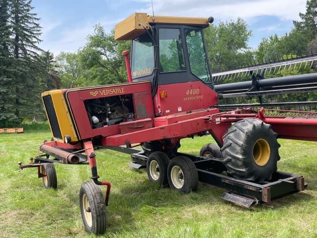 Image of Versatile 4400 equipment image 4
