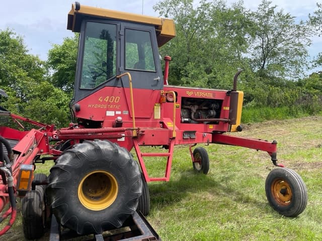 Image of Versatile 4400 equipment image 1