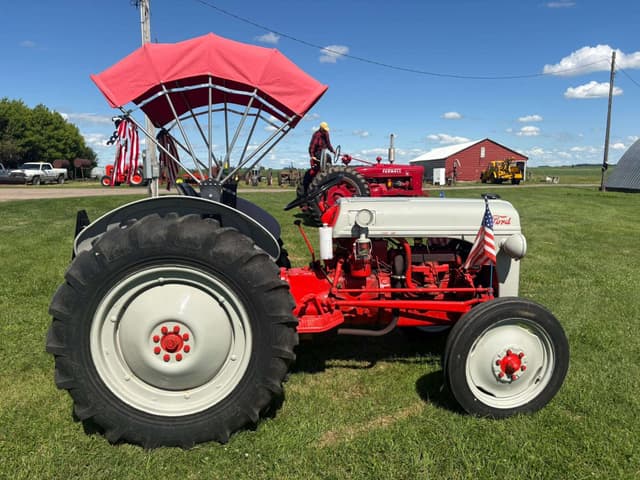 Image of Ford 8N equipment image 1