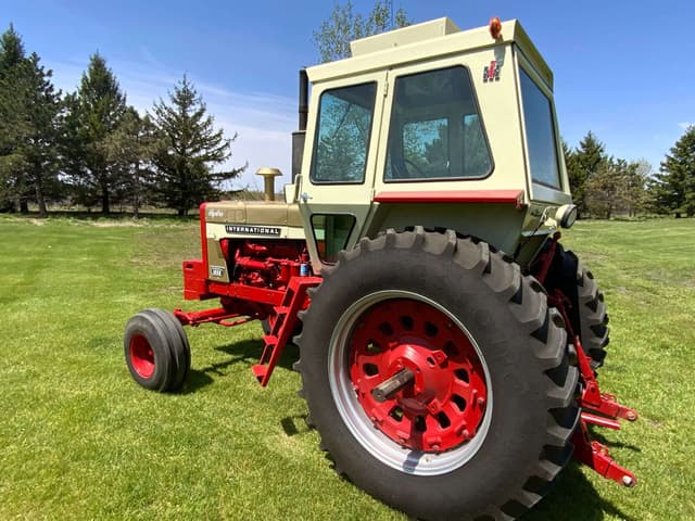 Image of International Harvester 1026 equipment image 3