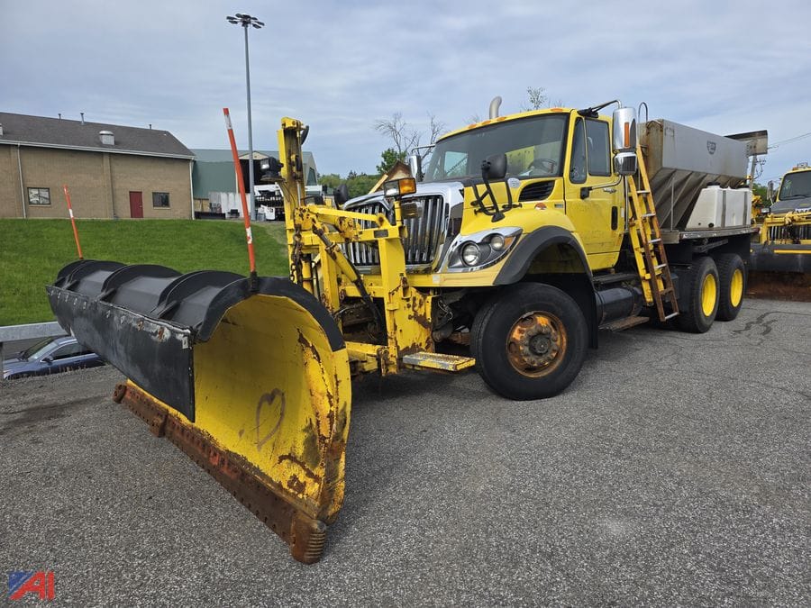 2010 International WorkStar 7600 Equipment Image0