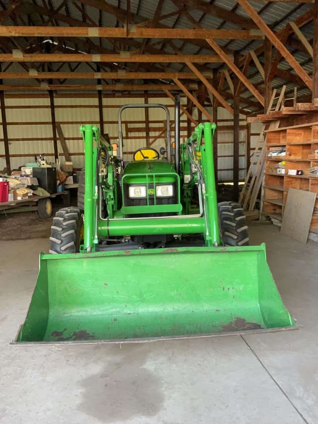Image of John Deere 5525 equipment image 1