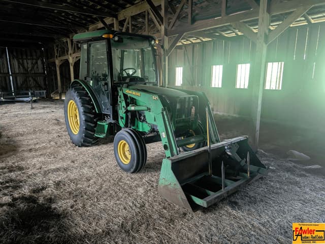 Image of John Deere 5520 equipment image 2