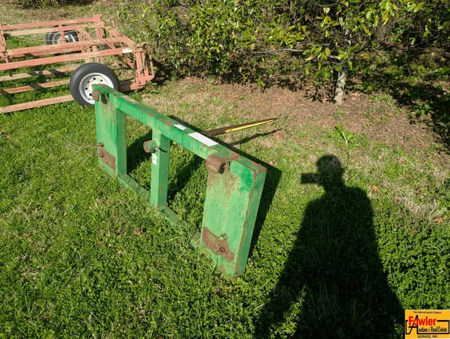 Image of John Deere 5520 equipment image 1