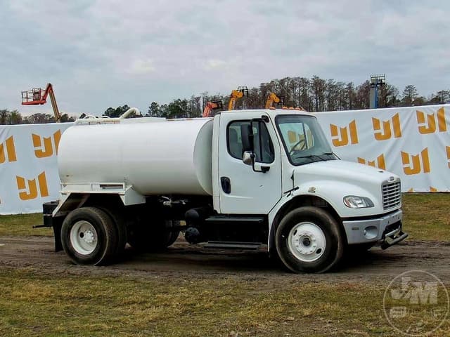 Image of Freightliner M2 equipment image 4