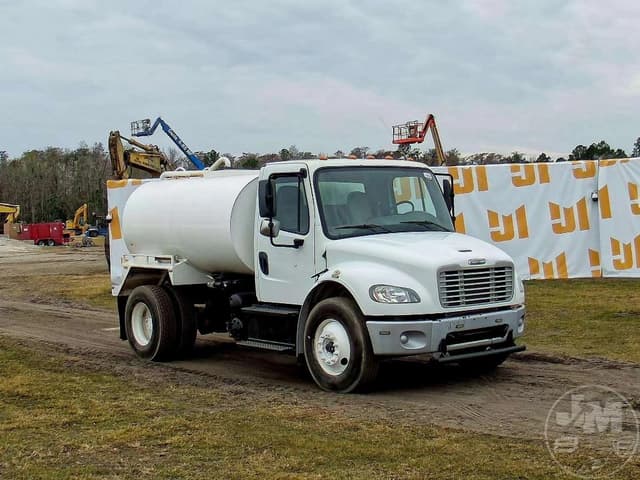 Image of Freightliner M2 equipment image 3