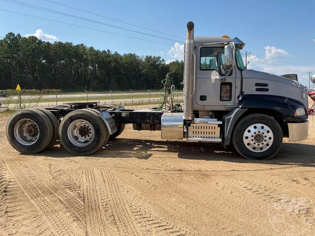 Image of Mack CXU613 equipment image 3