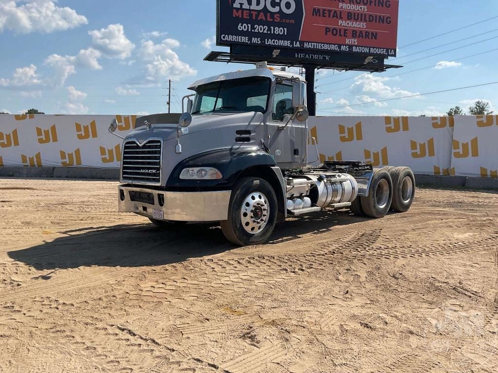 2016 Mack CXU613 Equipment Image0