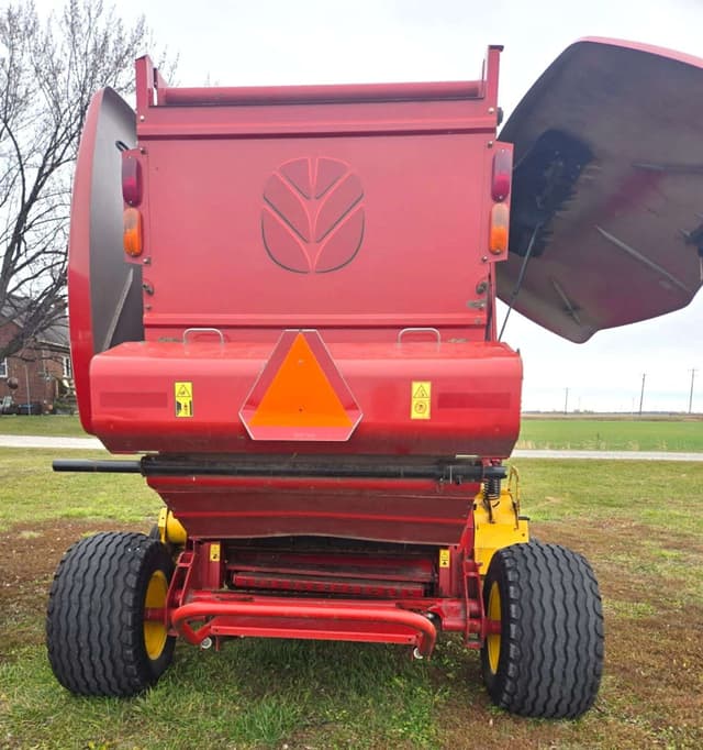 Image of New Holland RB450 equipment image 2