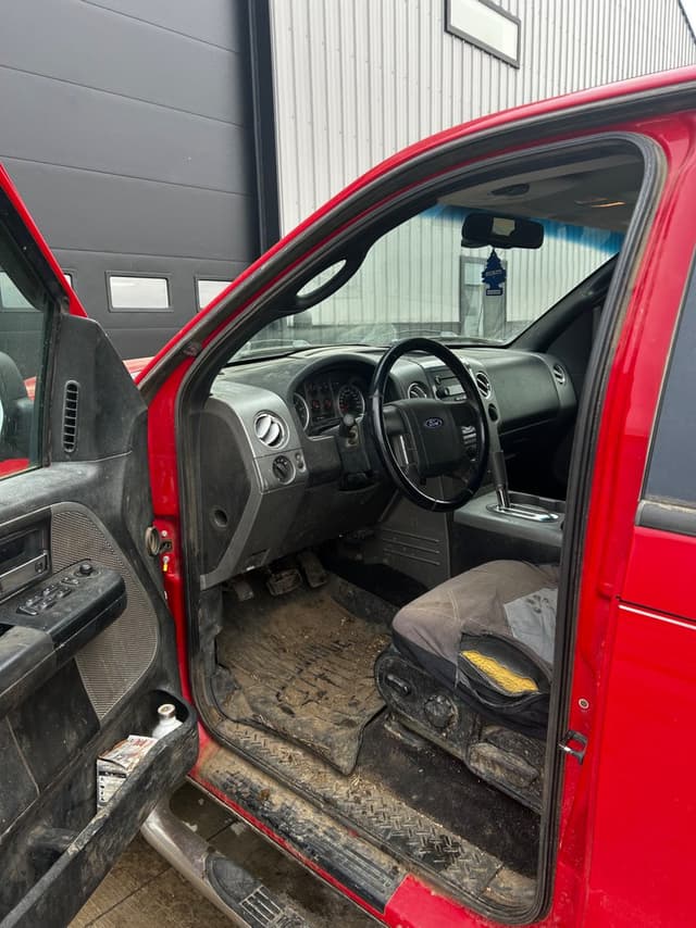 Image of Ford F-150 equipment image 4