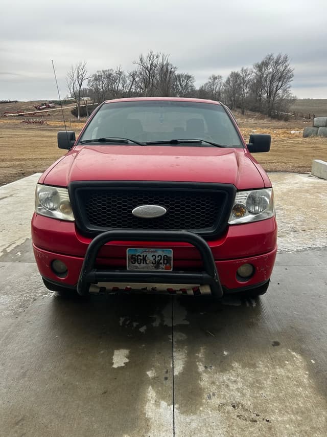 Image of Ford F-150 equipment image 1