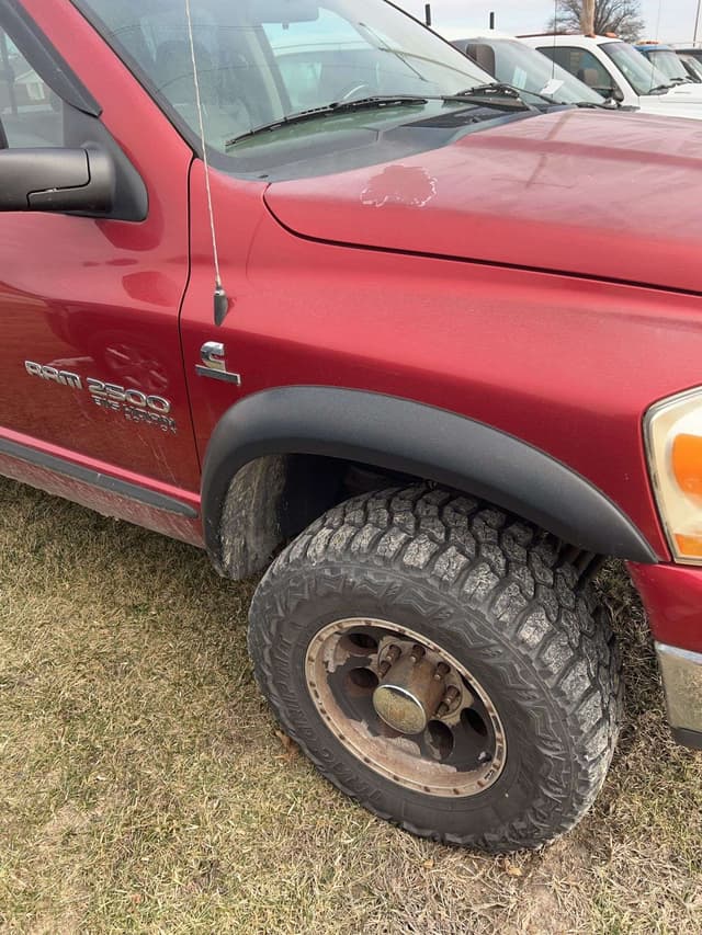 Image of Dodge Ram 2500 equipment image 2